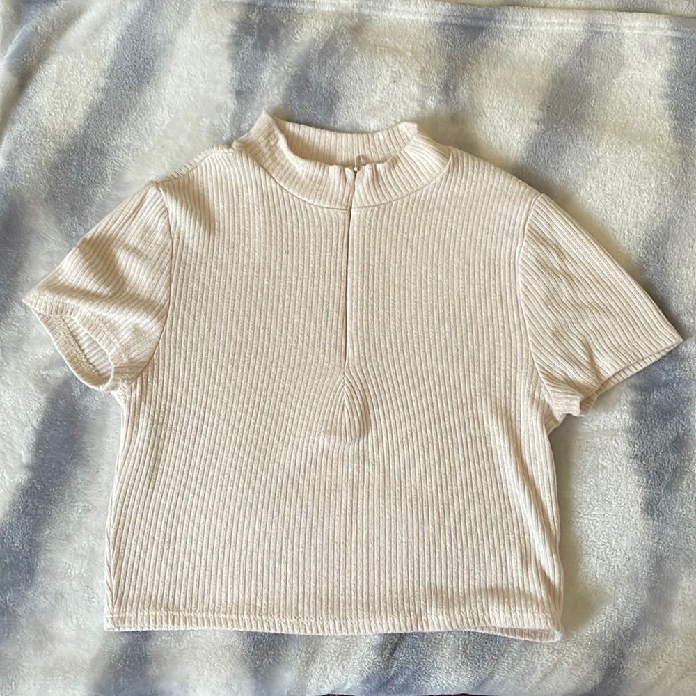 Beige crop top with zipper